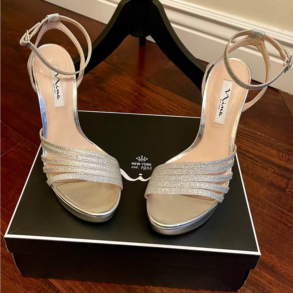 Like New Nina Silver Starla Glitter Platform Sandals